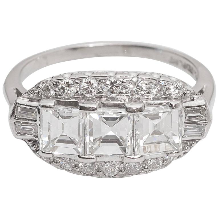 1920s Art Deco 3.0 Carat Diamond Platinum Engagement Ring For Sale at 1stdibs