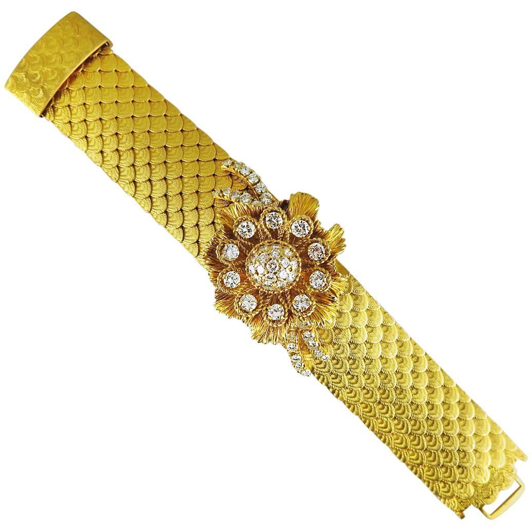 Kutchinsky Diamond Gold Scalloped Floral Bracelet For Sale