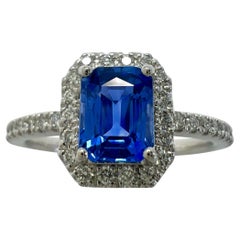 Zafiro de Ceilán Azul Violeta Octágono Certificado y Diamante Anillo Halo de Oro Blanco de 18k