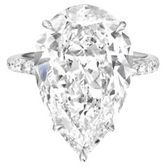 GIA Certified 5,50 Carat Pear Cut Diamond E Color VVS2 Clarity Anello con pavé