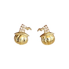 Calabazas Studs Piercing 14k Solid Gold Sombrero de Bruja Minimalista Diamante Ear Studs.