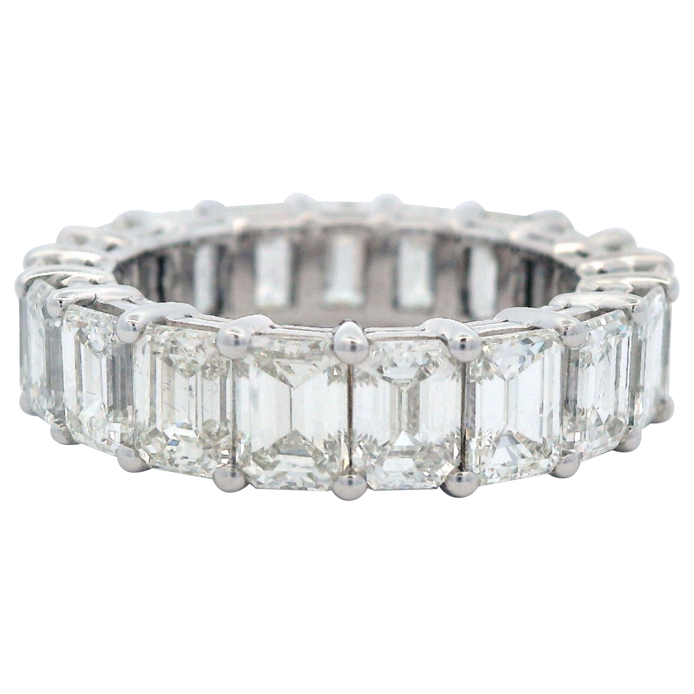 Alexander Beverly Hills, bague d'éternité 18 carats S.6 avec diamants taille émeraude de 7,55 carats