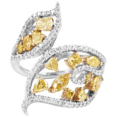 Anello bypass con diamante giallo e diamante floreale Alexander da 2,29 carati in oro bicolore 18 carati