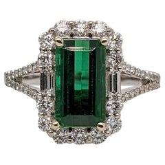 Anello con tormalina cromo 2,8ct e diamanti estratti dalla terra in oro massiccio 14K EM 11x6mm
