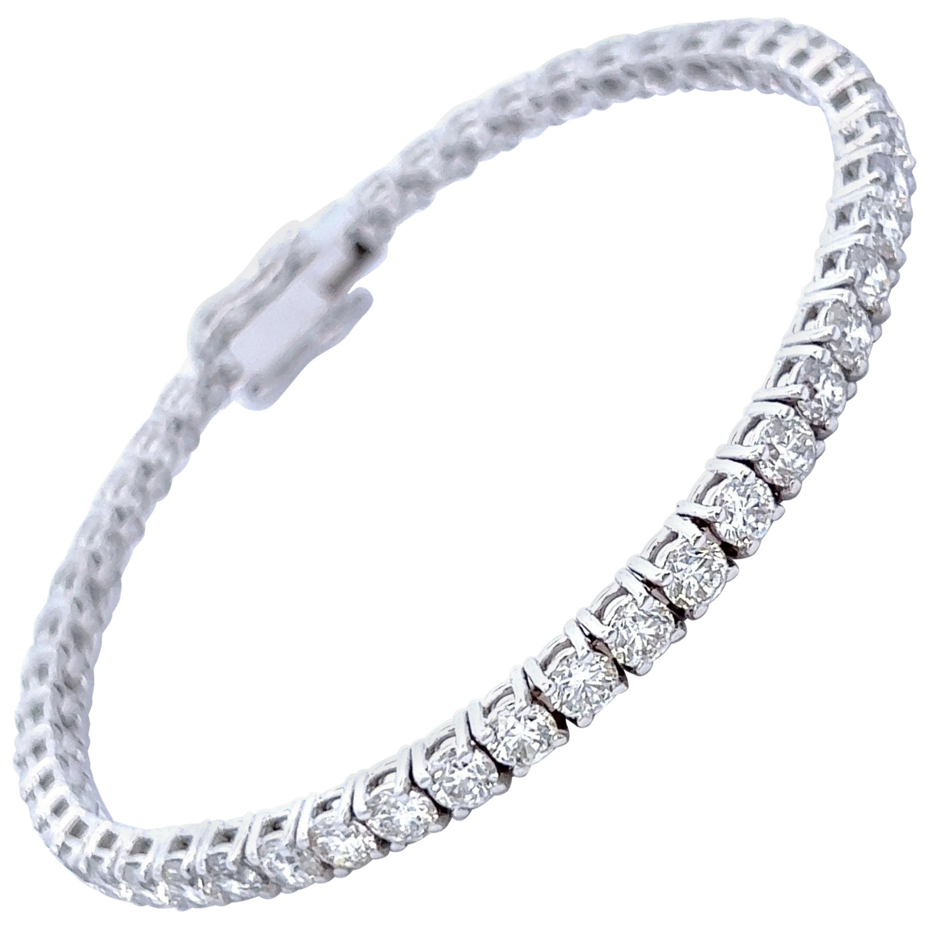 Alexander Beverly Hills Tennisarmband aus 18 Karat Weißgold mit 9,19 Karat Diamanten im Angebot