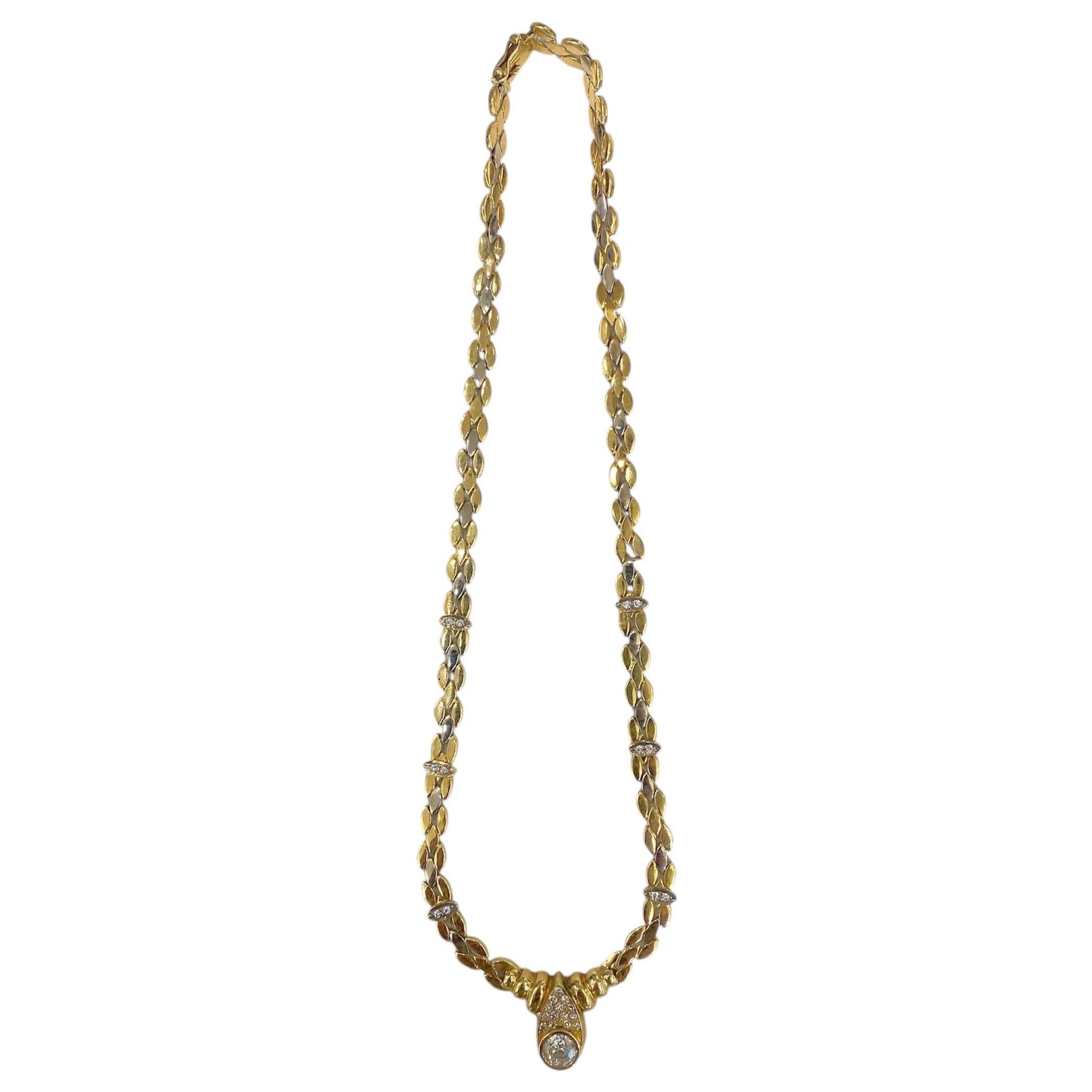 Chaîne en or Elegance avec pièce maîtresse en diamant brillant et diamants plus petits