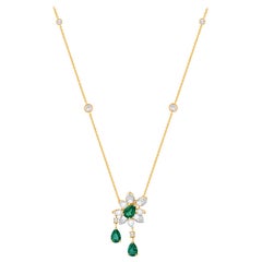 Ciondolo a cascata con diamante smeraldo incolore Nature 1 1/4 CT di Harakh