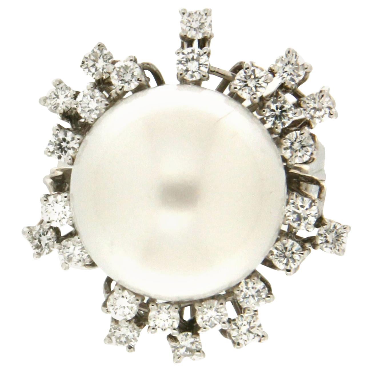 Anillo de cóctel artesanal de perlas australianas y diamantes en oro blanco de 18 quilates