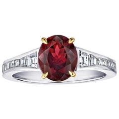 Bague en spinelle rouge ovale de 2,00 carats et diamants