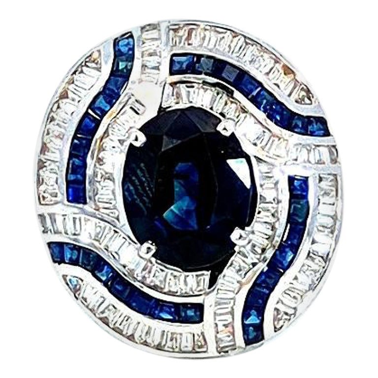 3.25 Carat Blue Sapphire Deco-Style Ruby Ring in 18K Gold For Sale