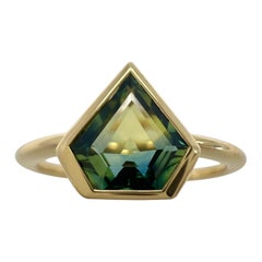 IGI Certified 1.08ct Parti Colour Sapphire Shield Cut 18k Gold Solitaire Ring