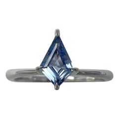 Bague solitaire fantaisie en or blanc 18 carats avec saphir de Ceylan bleu clair de 0,50 carat