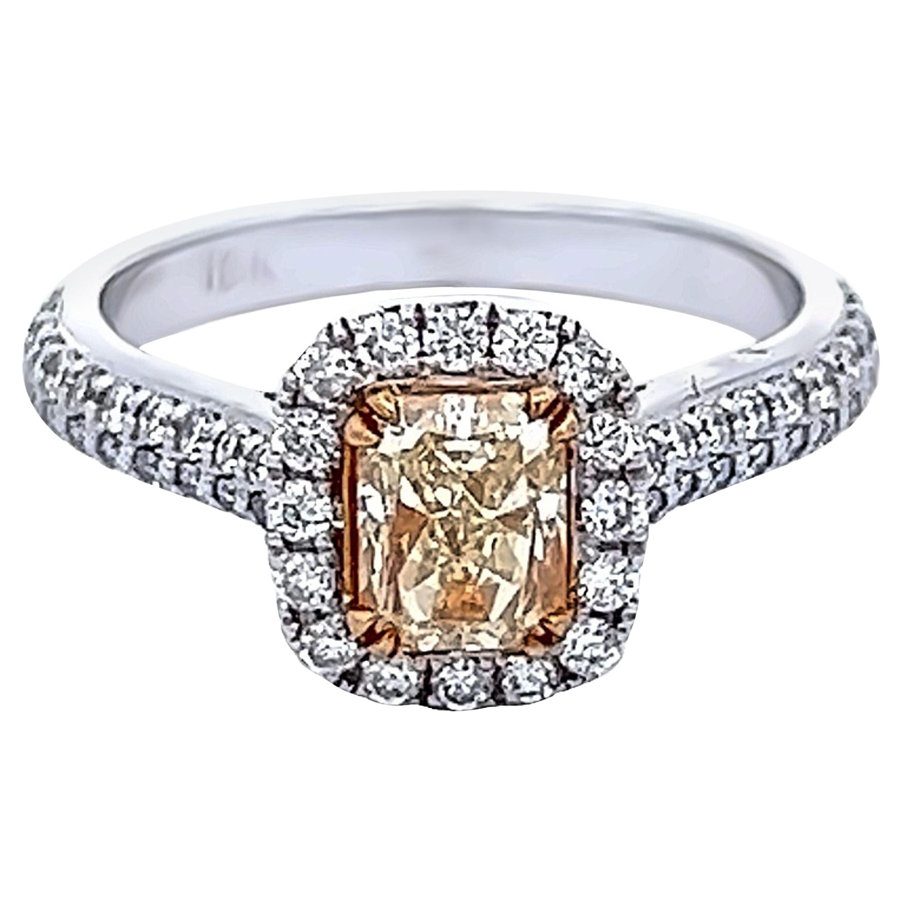 Alexander Beverly Hills Anillo con halo de diamantes en amarillo fantasía de 1,62 ct 18k