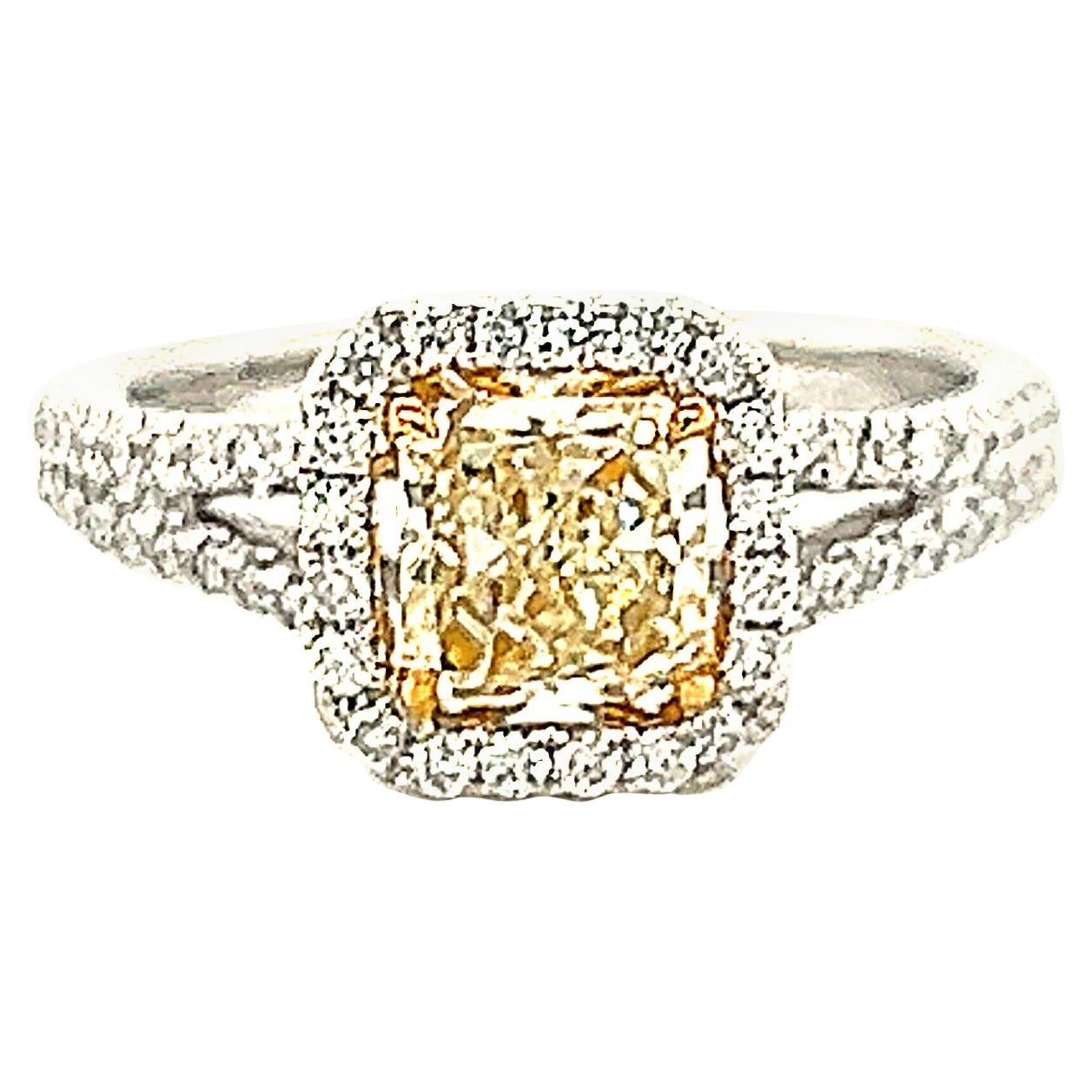 Alexander Beverly Hills Anillo de halo de diamantes de fantasía amarillo claro de 1,48 ct 18k