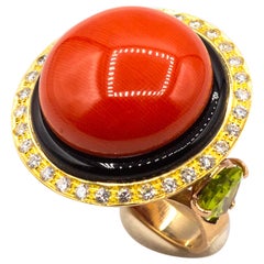 Anillo de Cóctel de Oro Amarillo Estilo Art Decó Diamante Blanco Coral Rojo Peridoto Ónix