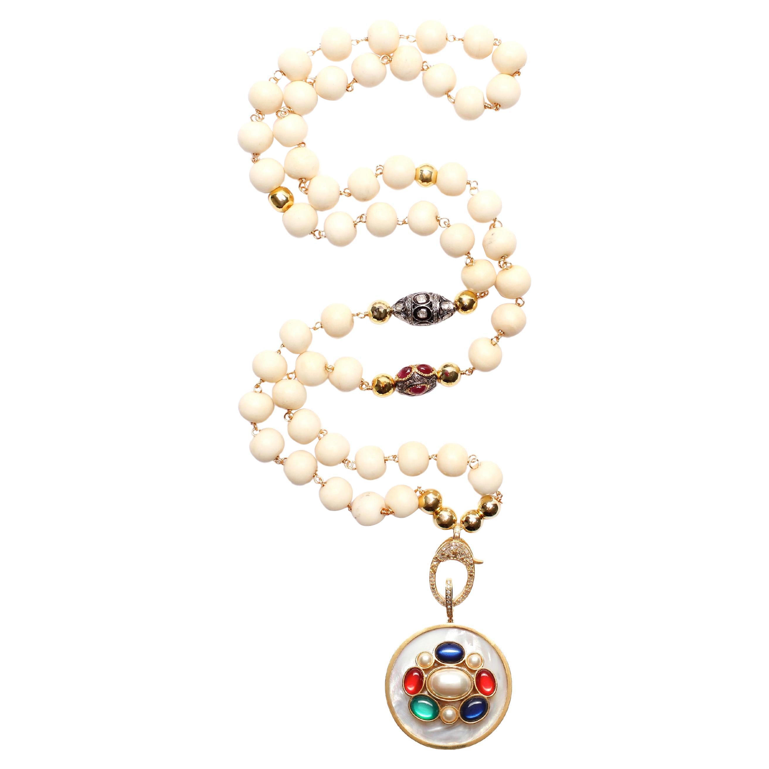 CLARISSA BRONFMAN Rosario de hueso, rubí y diamantes y Colgante moderno de perlas multigema MOP en venta