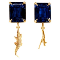 Pendientes contemporáneos de oro amarillo de dieciocho quilates con zafiros
