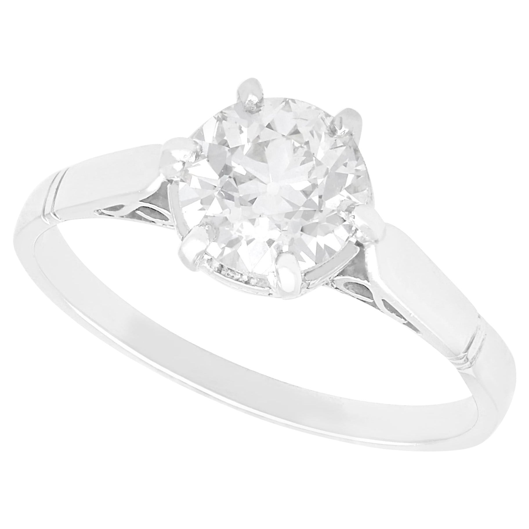 Antiguo anillo de compromiso solitario de oro blanco de 18 quilates con un diamante de 1,18 quilates, circa 1910