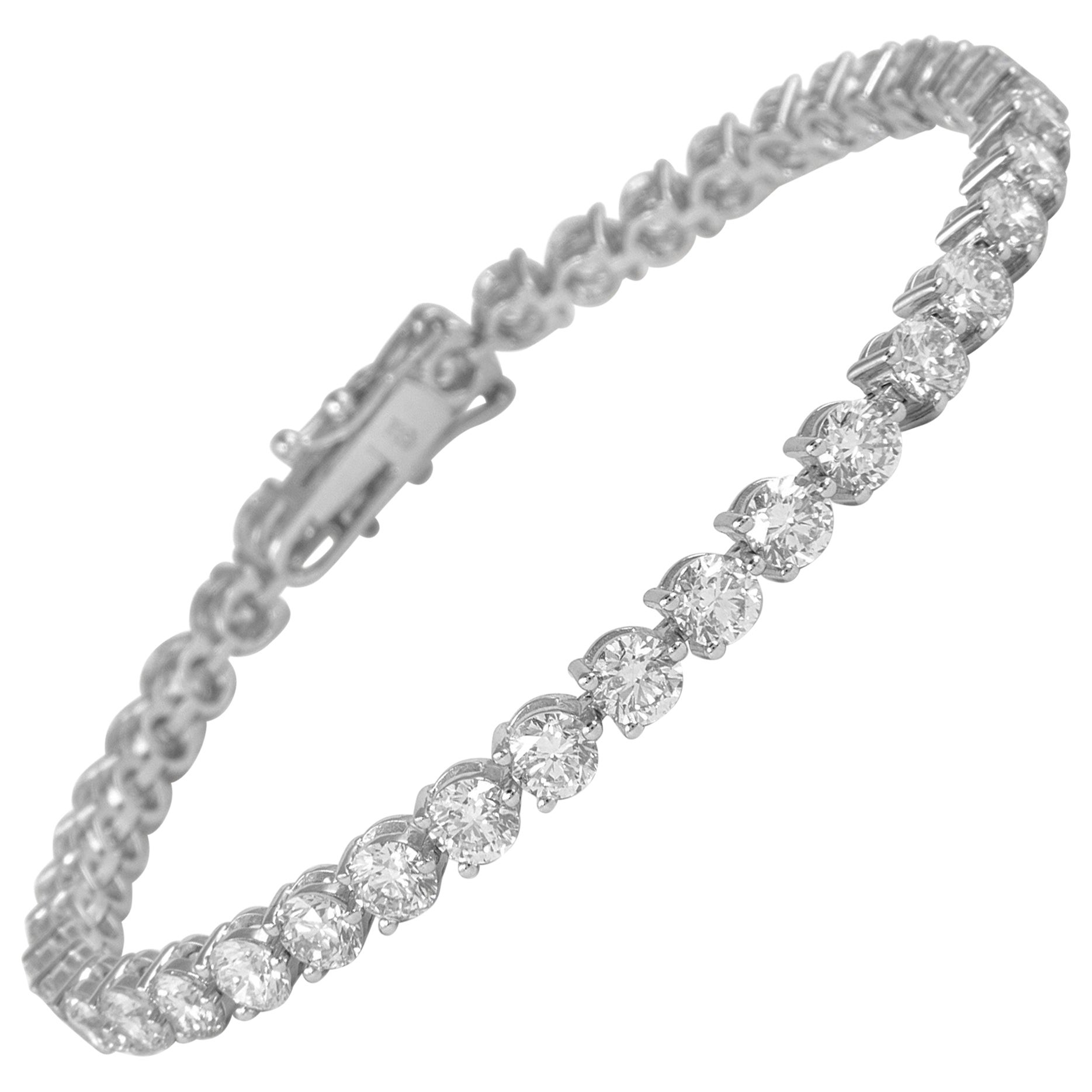 Alexander Beverly Hills Bracelet tennis à 3 griffes en or blanc 18 carats avec diamants de 7,57 carats