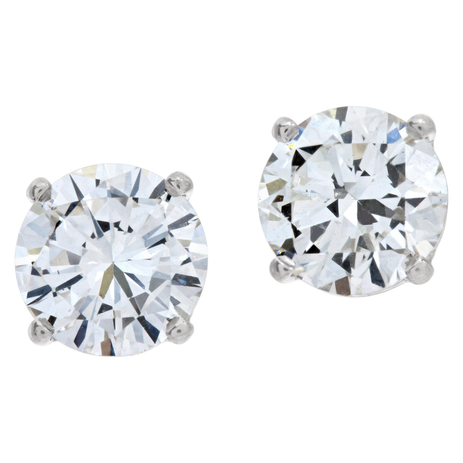 18k white gold GIA certified Round Brilliand cut diamond studs For Sale