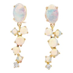 Paire de clous d'oreilles pendantes en or jaune 18 carats, opale et diamants
