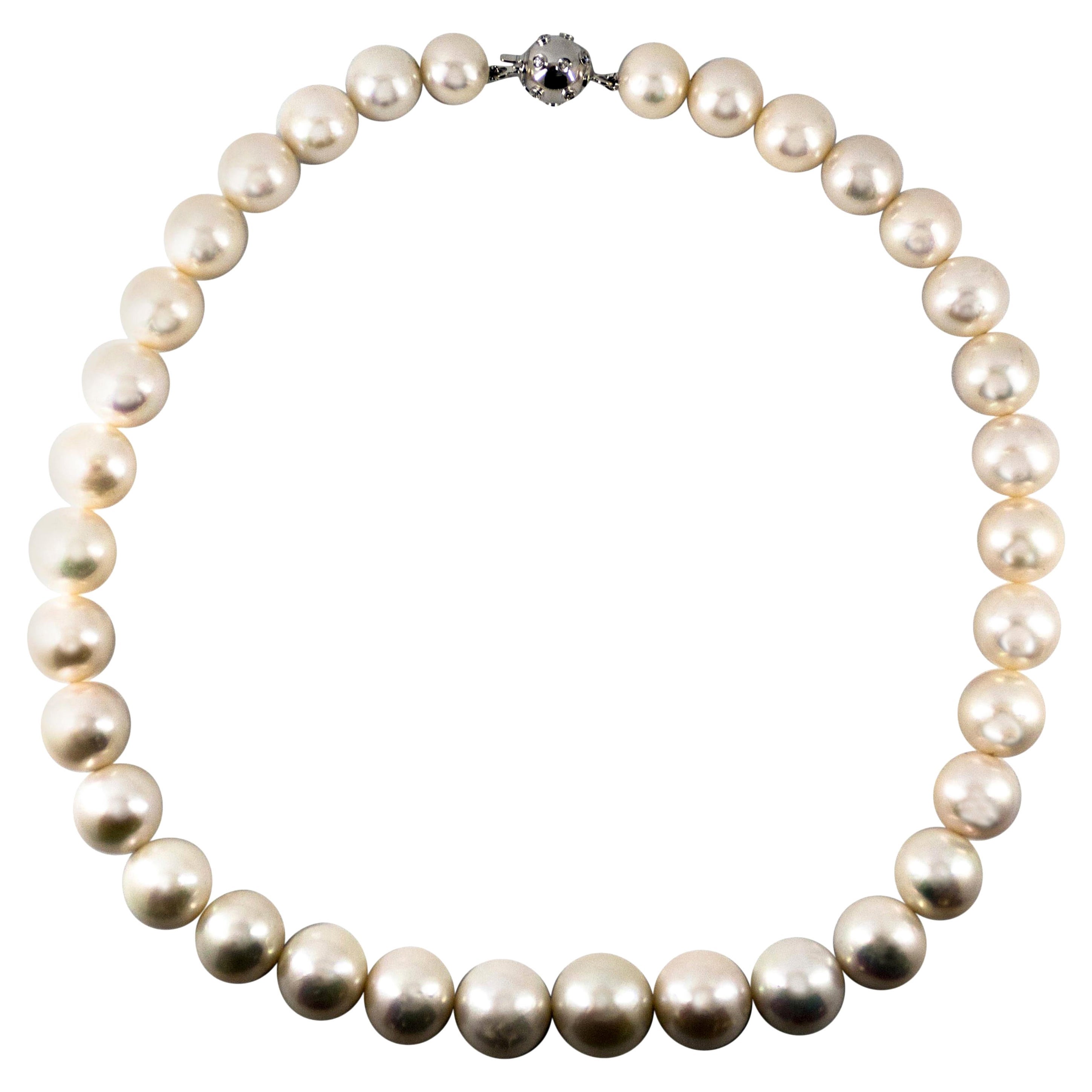 0.20 Carat White Brilliant Cut Diamond Oriental Pearl White Gold Beaded Necklace
