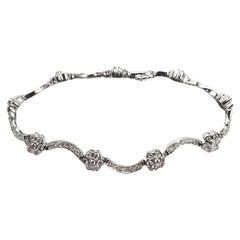 Diamant-Armband aus 14 Karat Weißgold mit floral inspiriertem Diamanten