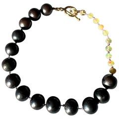 Ägyptisches Opal-Armband mit schwarzer Perle und goldgefülltem Verschluss