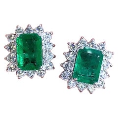 AIG-zertifizierte 7.00 Karat sambische Smaragde  2,30 Karat Diamanten 18K Gold Ohrringe