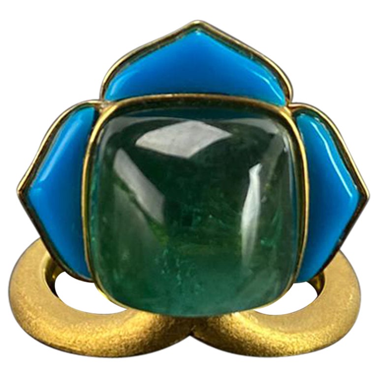 Certified 18K Gold Matt Finish Cocktail Ring With 9 Carat Emerald