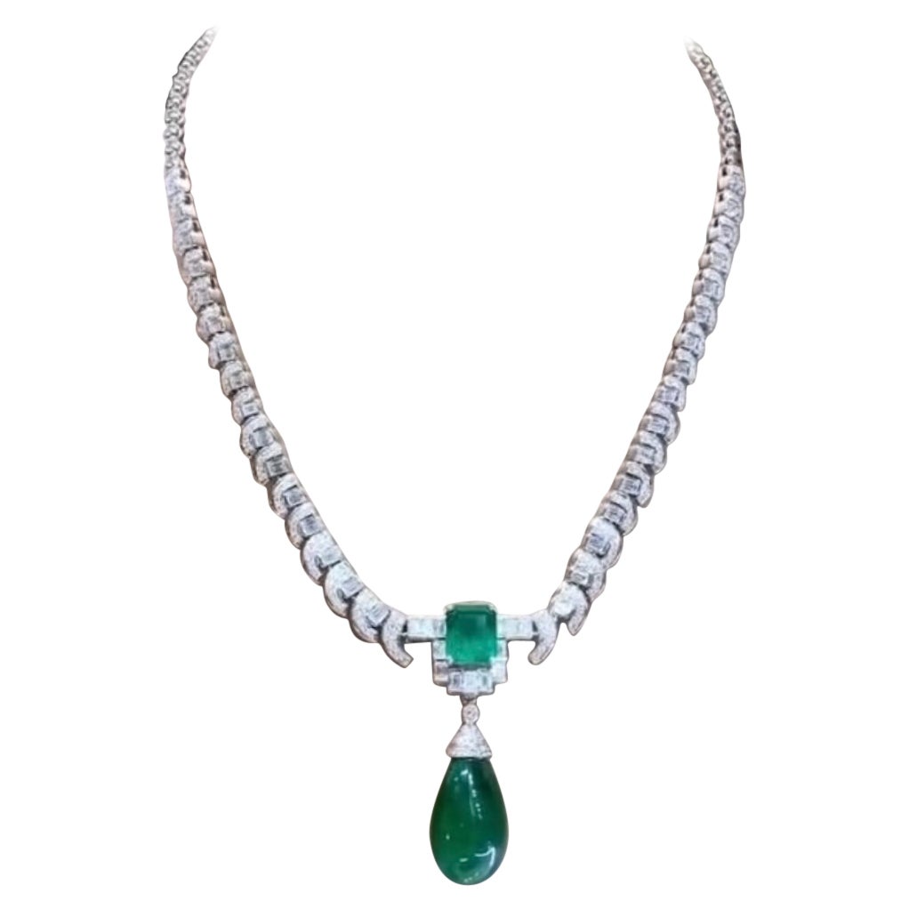 AIG Certified 28.00 Ct Zambian Emeralds 7.80 Ct Diamonds 18K Gold Necklace For Sale