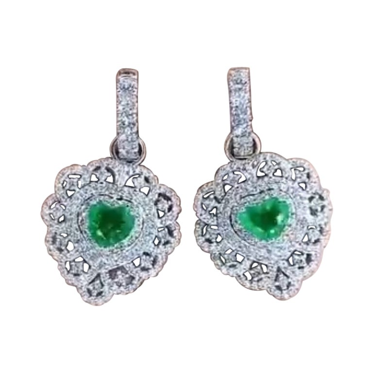 Orecchini in oro 18K con diamanti certificati AIG da 3,00 carati e smeraldi dello Zambia da 2,34 carati