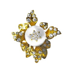 Anillo de Oro de 18k con Motivo de Hoja de Diamantes y Perla Natural de 20 ct