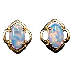 Australische massive Opal-Ohrstecker 14k Gelbgold mit Blumenmuster