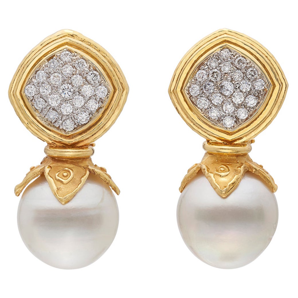 Pendientes de Perlas y Diamantes de Oro Martillado de 18k