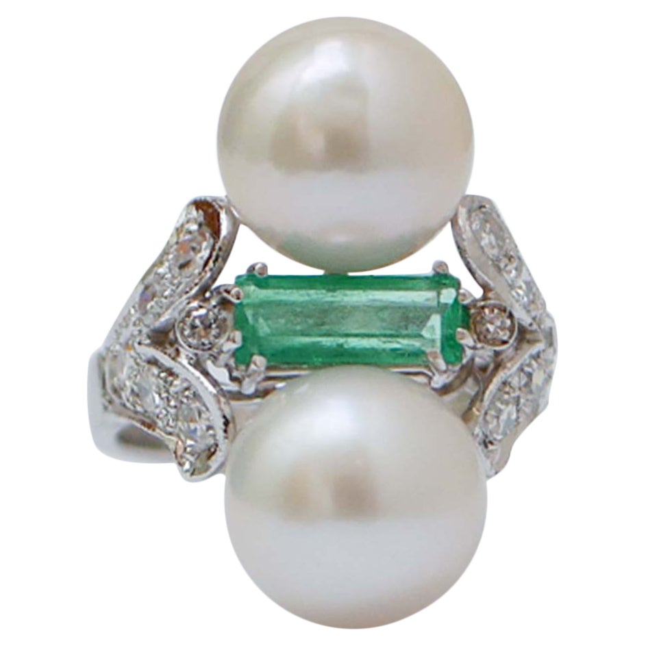 Emerald, Diamonds, Pearls, Platinum Ring.