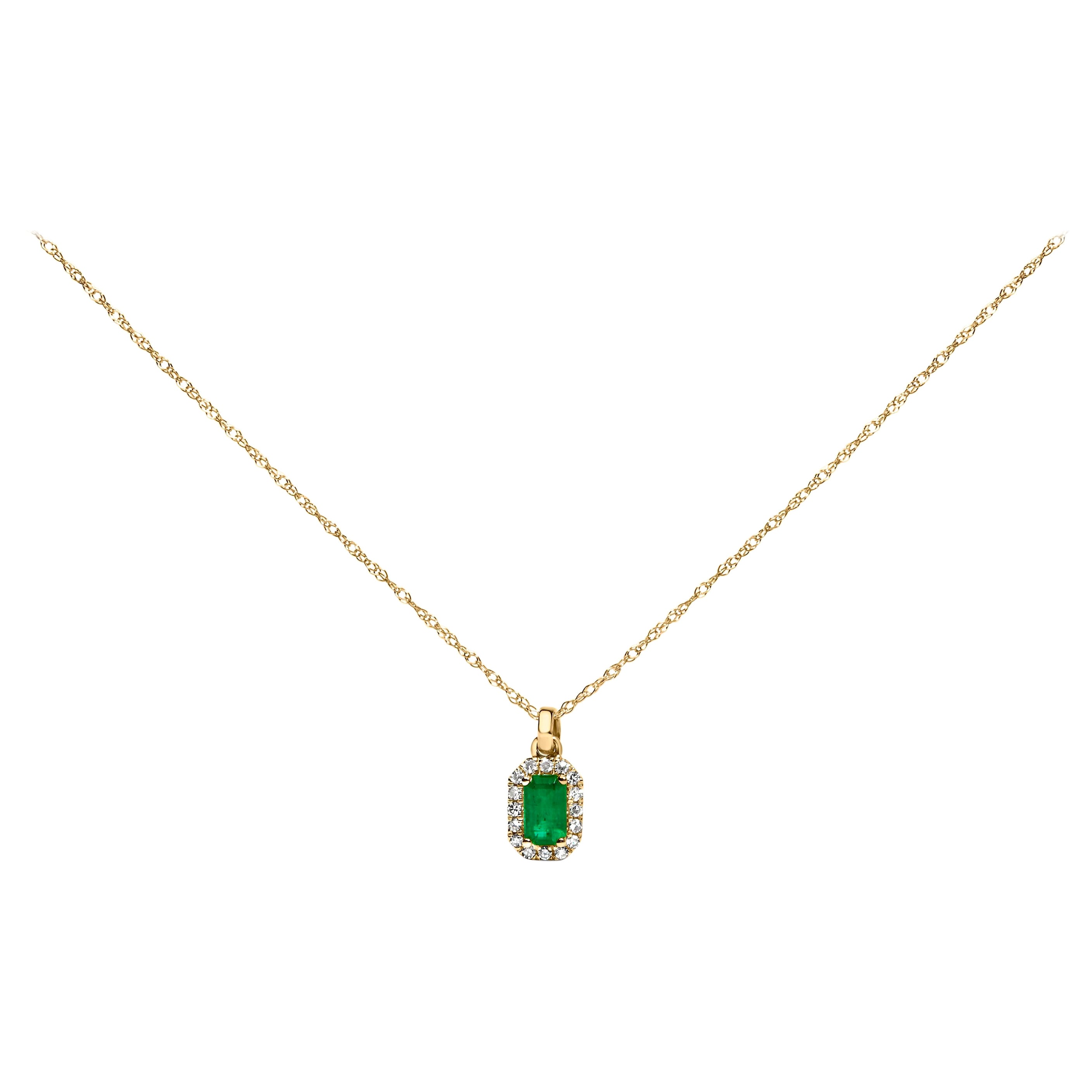 10K Yellow Gold Green Emerald and Diamond Accent Halo Pendant Necklace For Sale