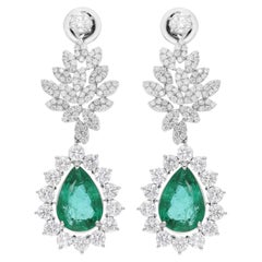 Orecchini con smeraldo dello Zambia a pera da 6,28 carati Diamante SI/H da 4,45 carati Oro bianco 14k