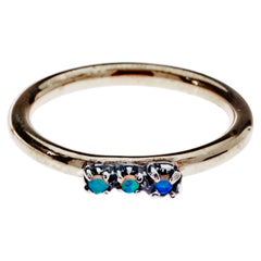Anello in oro opale con 3 gemme