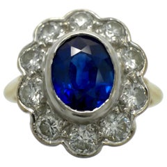 Anillo en racimo de oro de 18 quilates con zafiro de Ceilán azul aciano y diamantes de 1,52 quilates