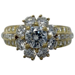 Van Cleef & Arpels, rare bague fleur à diamants ronds et baguettes