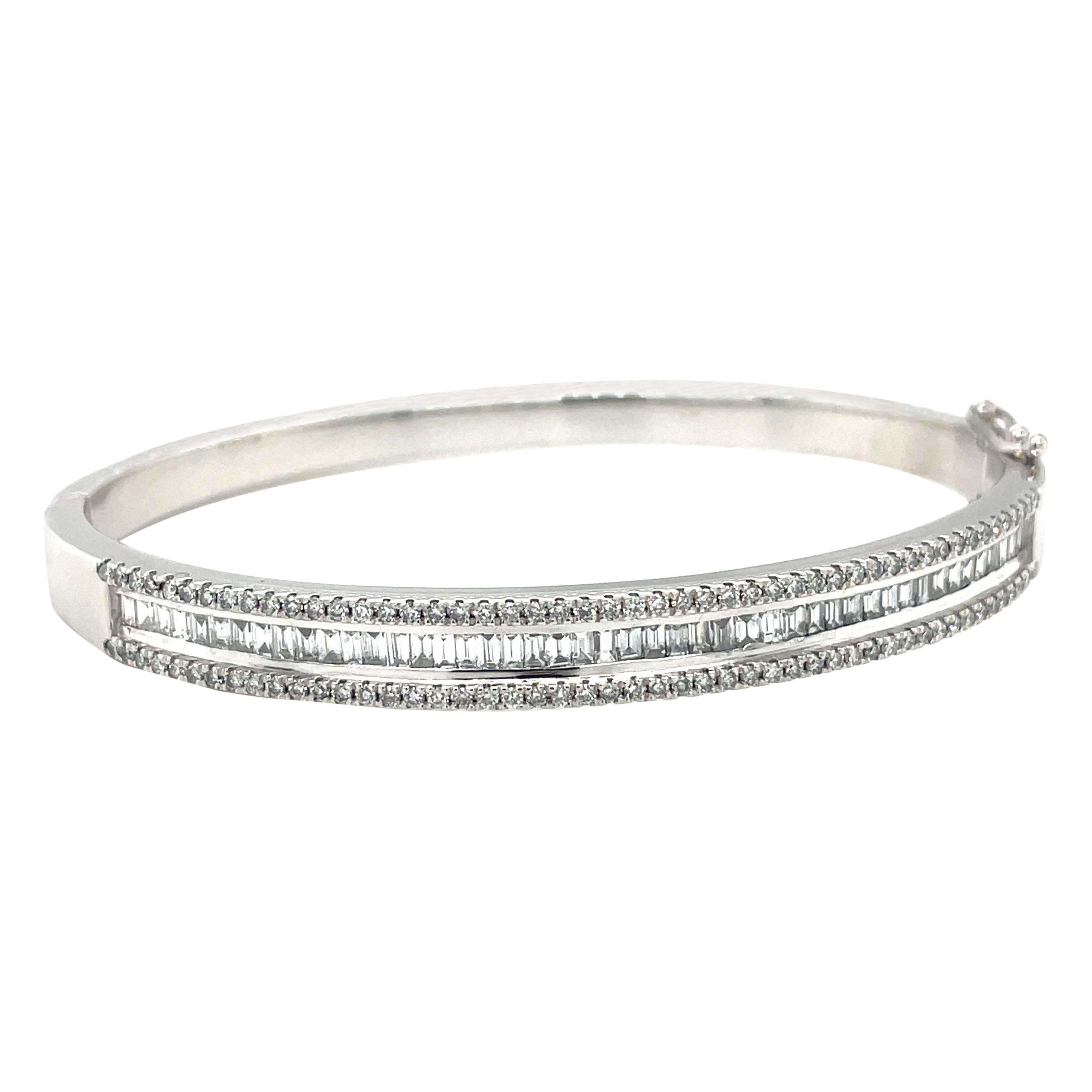 Bangle con diamanti da 4,00 carati in oro bianco massiccio 18k