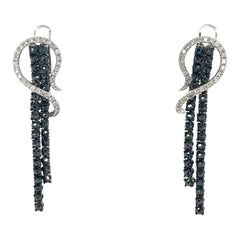 Orecchini pendenti in oro bianco con diamante nero da 5.21 carati