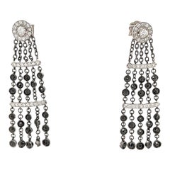 Orecchini pendenti in oro bianco con diamante nero da 4.43 carati