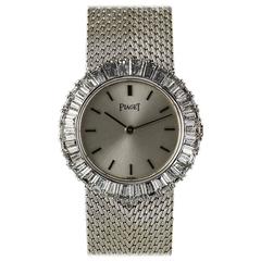 Piaget Montre de cocktail danseuse en or blanc avec lunette en diamants, pour femmes