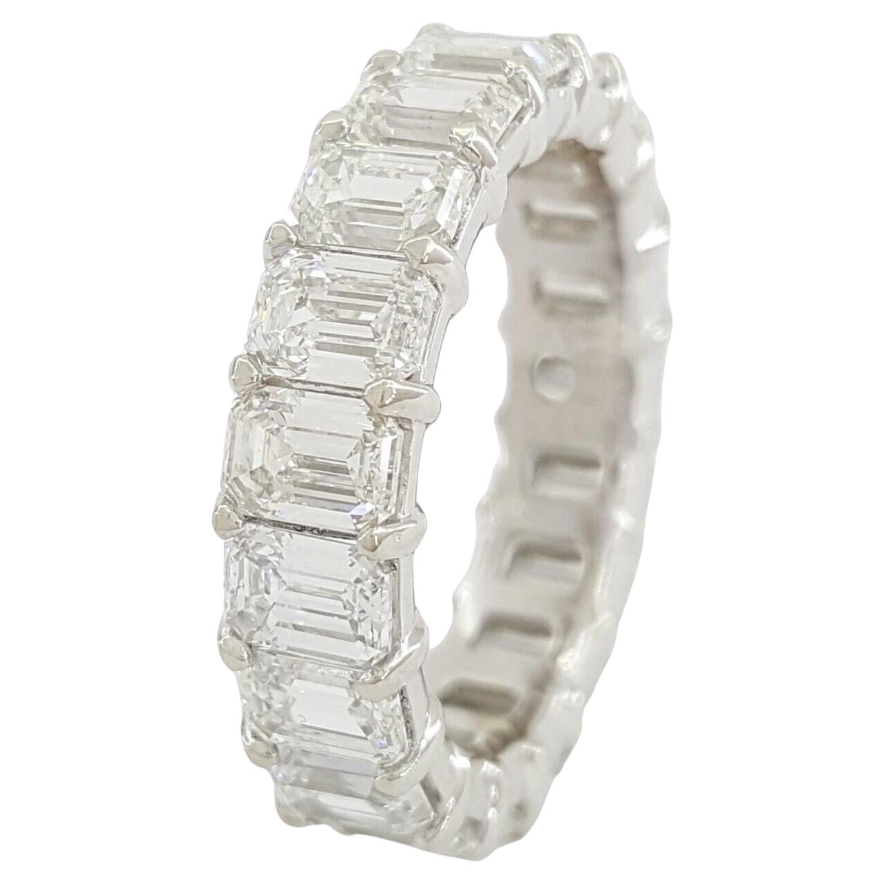 Anillo de eternidad de diamantes talla esmeralda de 6 quilates
