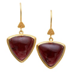 Steven Battelle 23,5 Karat Rosa Turmalin Cabochon 22K Gold Tropfenohrringe