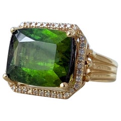 Anello aureola con tormalina verde e diamanti in oro giallo massiccio 14k