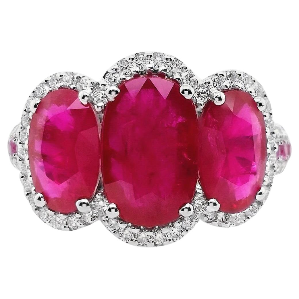 Anillo de oro blanco de 18k con certificado IGI de 4,57 ct de rubí natural y 0,36 ct de diamantes