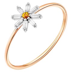 Anello nuziale a fiore in oro 14k.